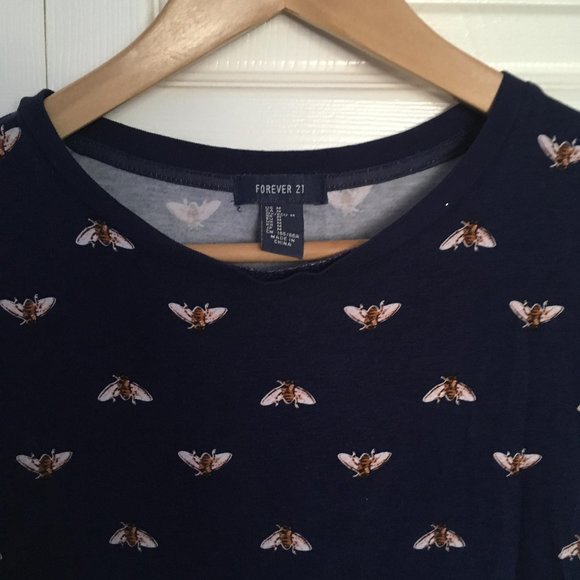 Forever 21 Tops - Navy Bee Shirt🌼